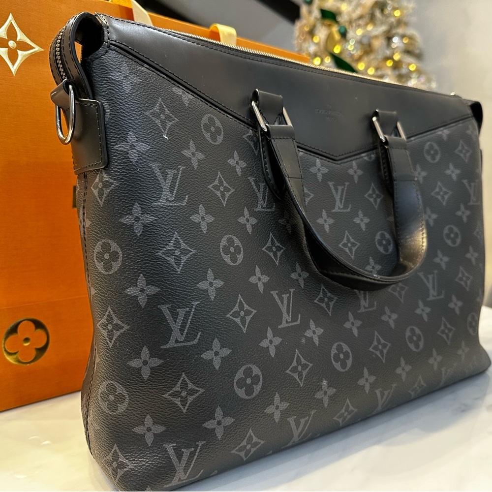 Explorer Louis Vuitton